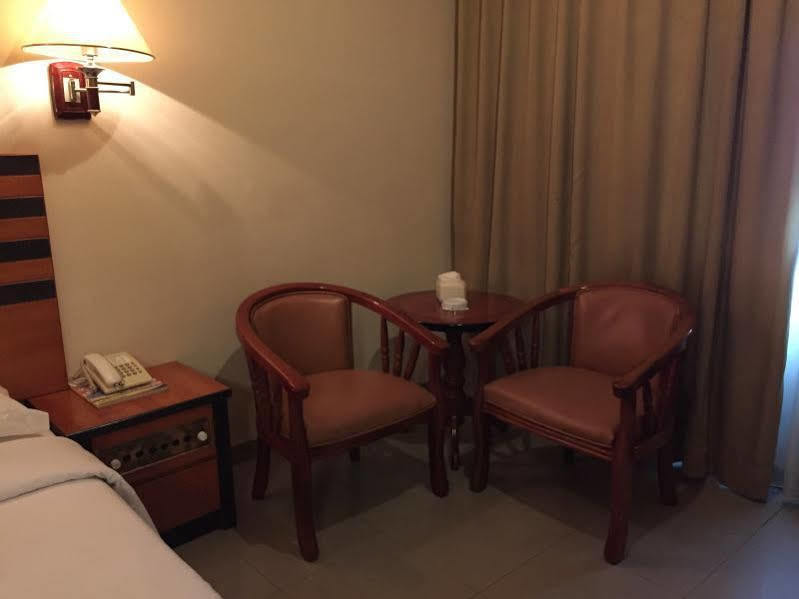 ホテルUtama Batam エクステリア 写真