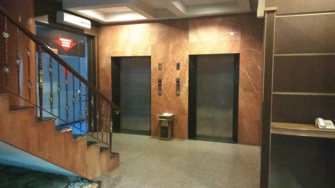 ホテルUtama Batam エクステリア 写真
