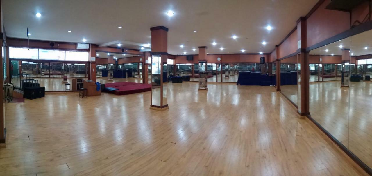 ホテルUtama Batam エクステリア 写真
