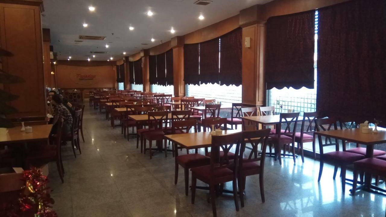 ホテルUtama Batam エクステリア 写真